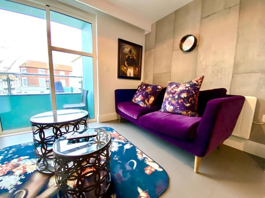 Stunning Apartment - 1 Minute Walk To Poole Quay - Great Location - Free Parking - Fast Wifi - Smart Tv - Newly Decorated - Sleeps Up To 2! Close To Poole & Bournemouth & Sandbanks Exterior photo